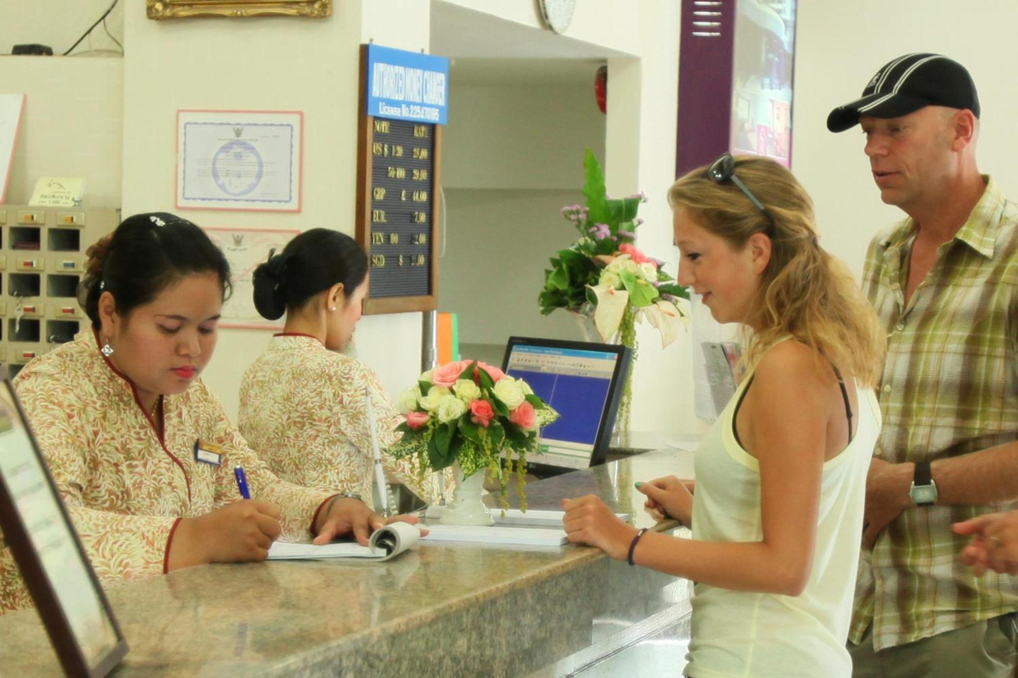 Thumrin Hotel Trang Eksteriør billede
